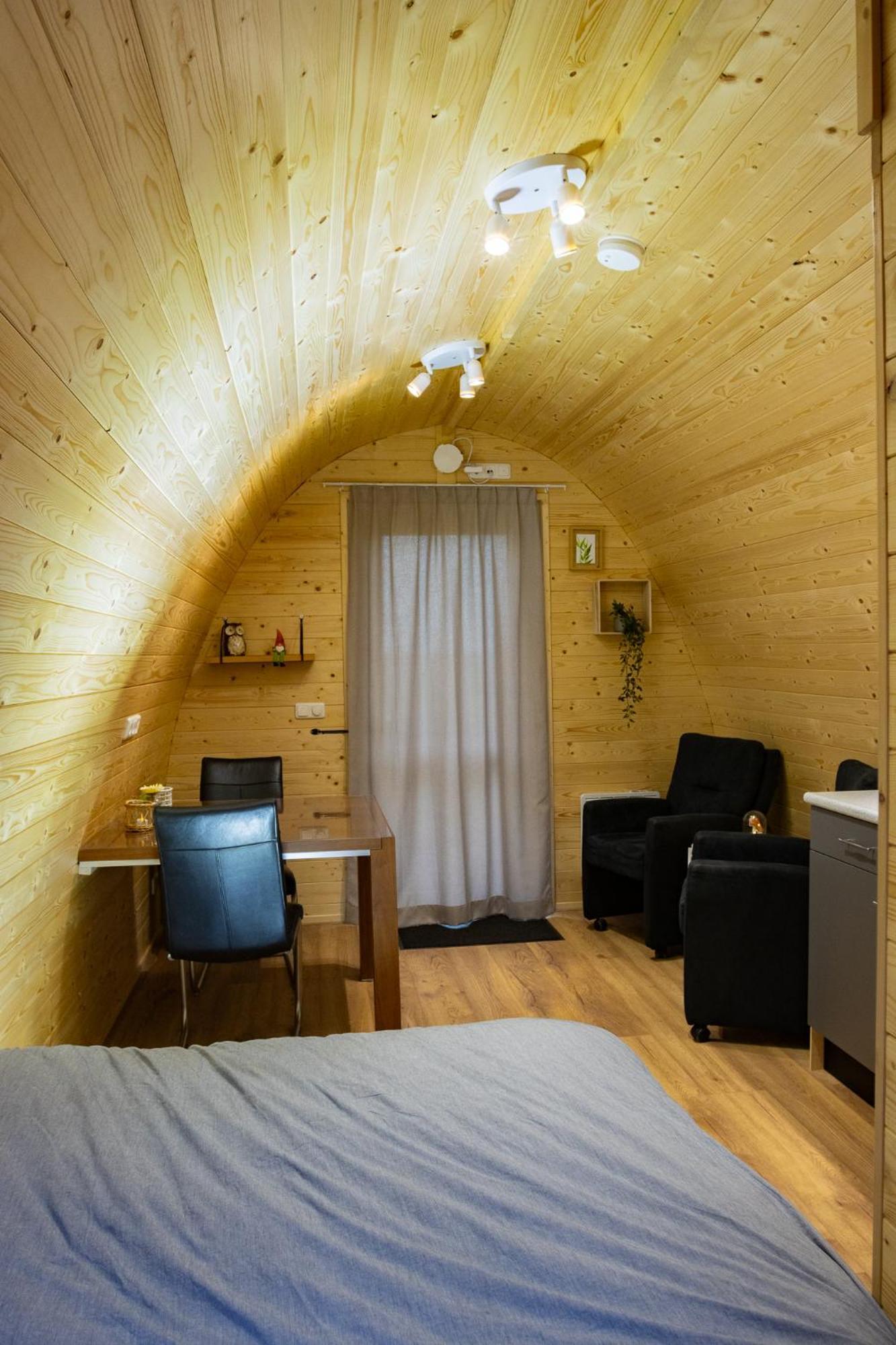Pod Lyts Dekema 1 Lodge
